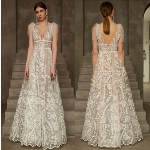 Bronx and Banco Dresses & Skirts - Bronx & Banco Tunisia White Floral Bridal Gown size US 4 (small) NEW! With tags!